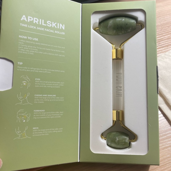 Aprilskin Time Lock Jade Facial Roller - Picture 1 of 3